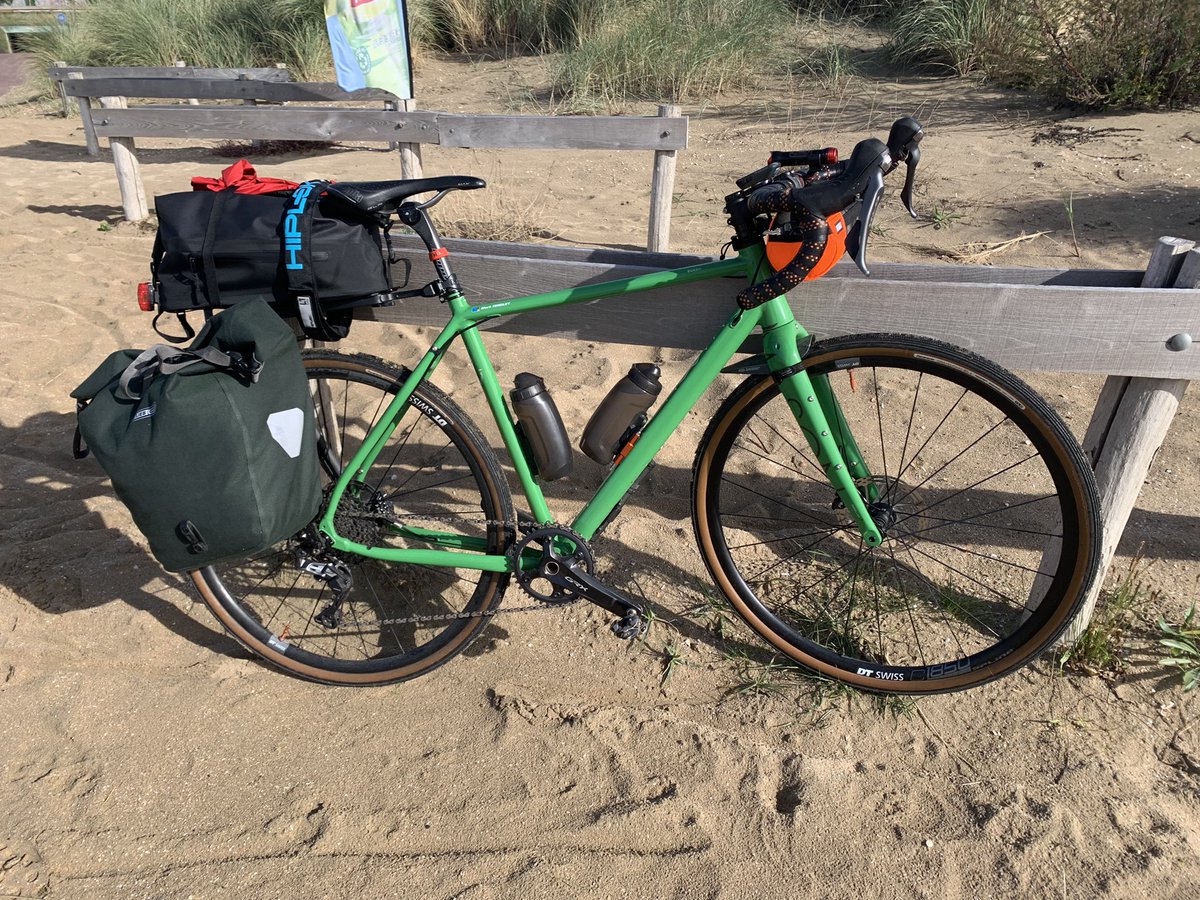After two days exploring Rotterdam with @MaeArchitects, my <a href="/MASON_Cycles/">MASON Cycles</a> Bokeh and I are rolling down the coast heading for Brugge. Fantastic #cycling #infrastructure 👏👏👏🇳🇱