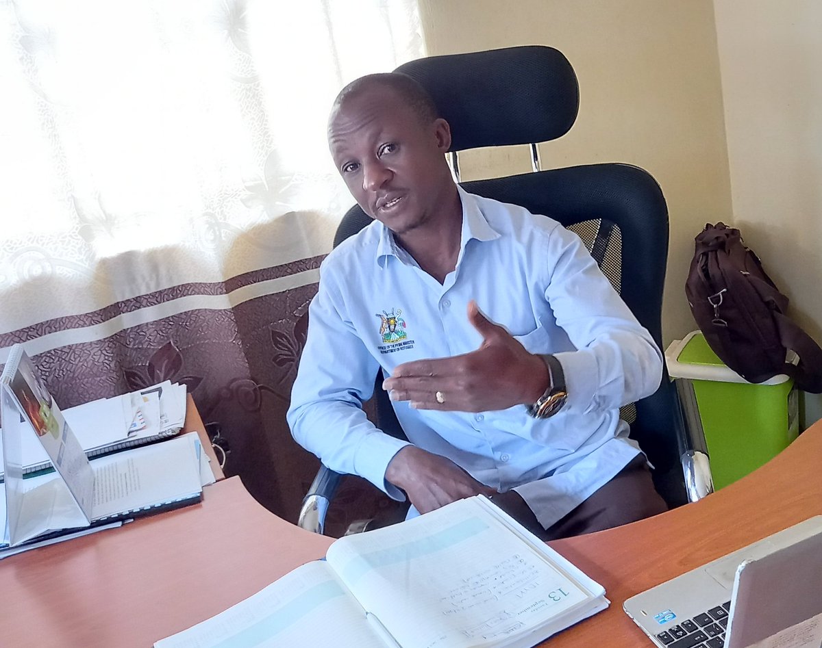 IOM_Uganda's tweet photo. IOM Chief of Mission @SanusiTejan and
senior managers have met key partners for Nakivale refugee settlement, including commandant Mark Mutaawe,  @UNHCRuganda team leader Mohamed Djabakate and managers of Mayanja Memorial hospital in Mbarara.
 @RomNGUESSAN
@RefugeesUganda https://t.co/8vTMCyCZmQ