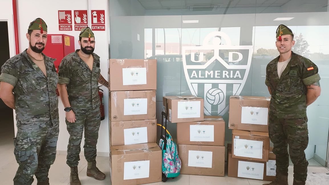 fundacion_uda's tweet photo. 😊 La Legión ha recogido todo el material donado en el último partido en casa del @FemeninoUDA para su transporte a el Líbano, donde serán entregados los productos.

¡Gracias por la colaboración!

#SomosMásQue90Minutos https://t.co/K8AByTtKe3