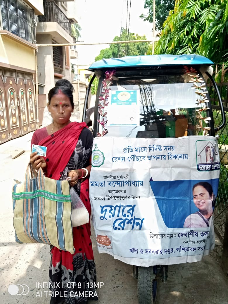 wbdfs's tweet photo. Distribution of Festive Items is going on under Duare Ration in Malda District.
#KhadyaSathi
#DuareSarkar
#FestiveItems
#EgiyeBangla
@egiye_bangla https://t.co/o9WtXaxOGR