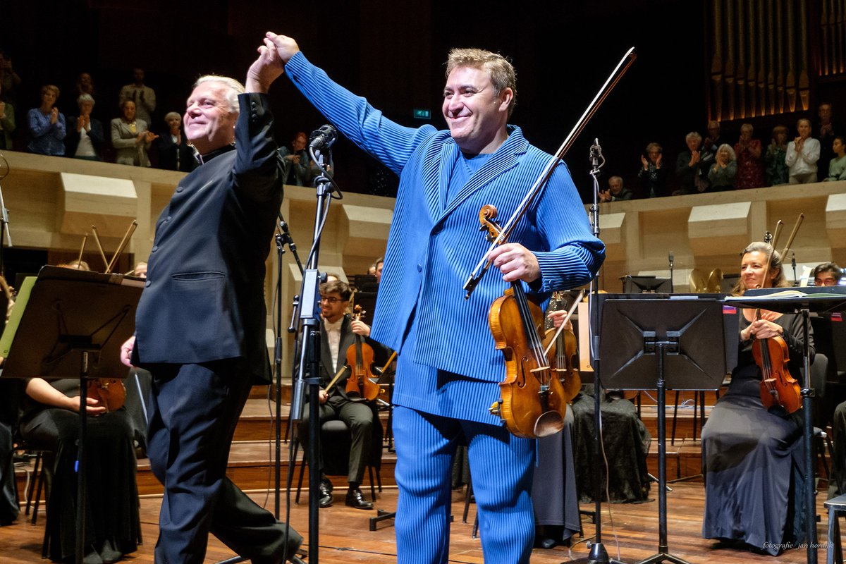 conradvanalphen's tweet photo. A dream come true!! Brahms Violin Concerto with the one and only #MaximVengerov and our lovely @sinfoniardam
@deDoelen 
#Rotterdam
Photos Jan Hordijk https://t.co/noCFHGbPhx