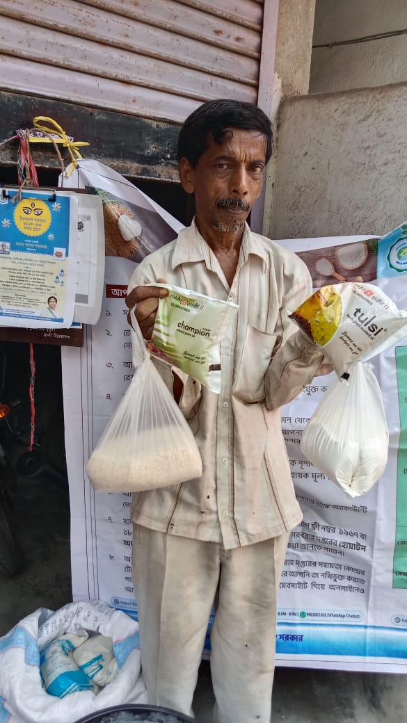 wbdfs's tweet photo. Distribution of Festive Items is going on under Duare Ration in Malda District.
#KhadyaSathi
#DuareSarkar
#FestiveItems
#EgiyeBangla
@egiye_bangla https://t.co/o9WtXaxOGR