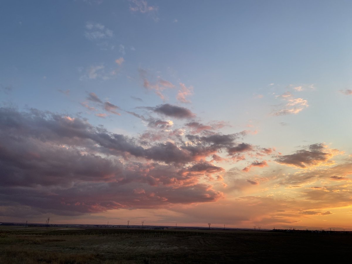 Yurtta akşam manzaram çok iyi ya gökyüzüde olmasa 😂