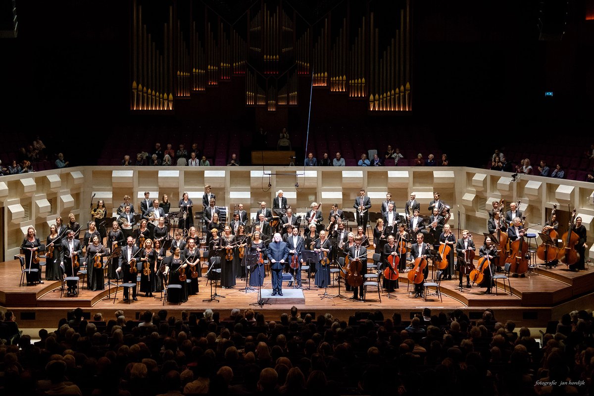 conradvanalphen's tweet photo. A dream come true!! Brahms Violin Concerto with the one and only #MaximVengerov and our lovely @sinfoniardam
@deDoelen 
#Rotterdam
Photos Jan Hordijk https://t.co/noCFHGbPhx