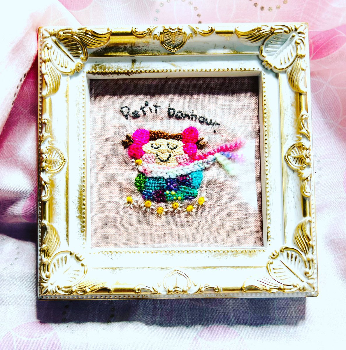 hidemin0223's tweet photo. 最近は、モザイクダーニング刺繍の方が好きかも🤭 https://t.co/iEND8j1kPC