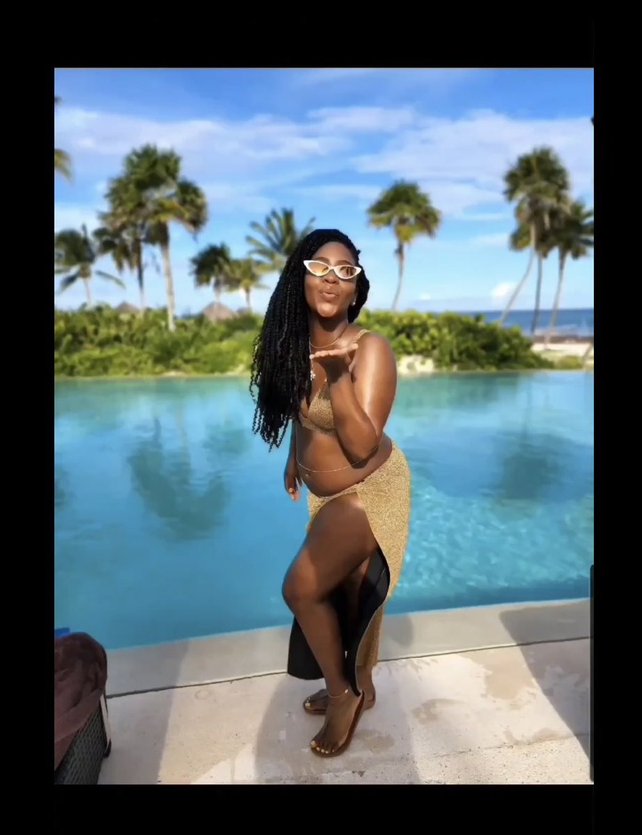TeyonahFanLove's tweet photo. @TeyonahParris is embracing her pregnancy glow 😍🔥🙌🏿 #goldbikini #pregnant #brownskingirl #melaninpoppin #melanated #kinkytwist #crochetbraids #protectivehairstyle #flawlessskin #chocolategirl https://t.co/5YpzpRB0Ut