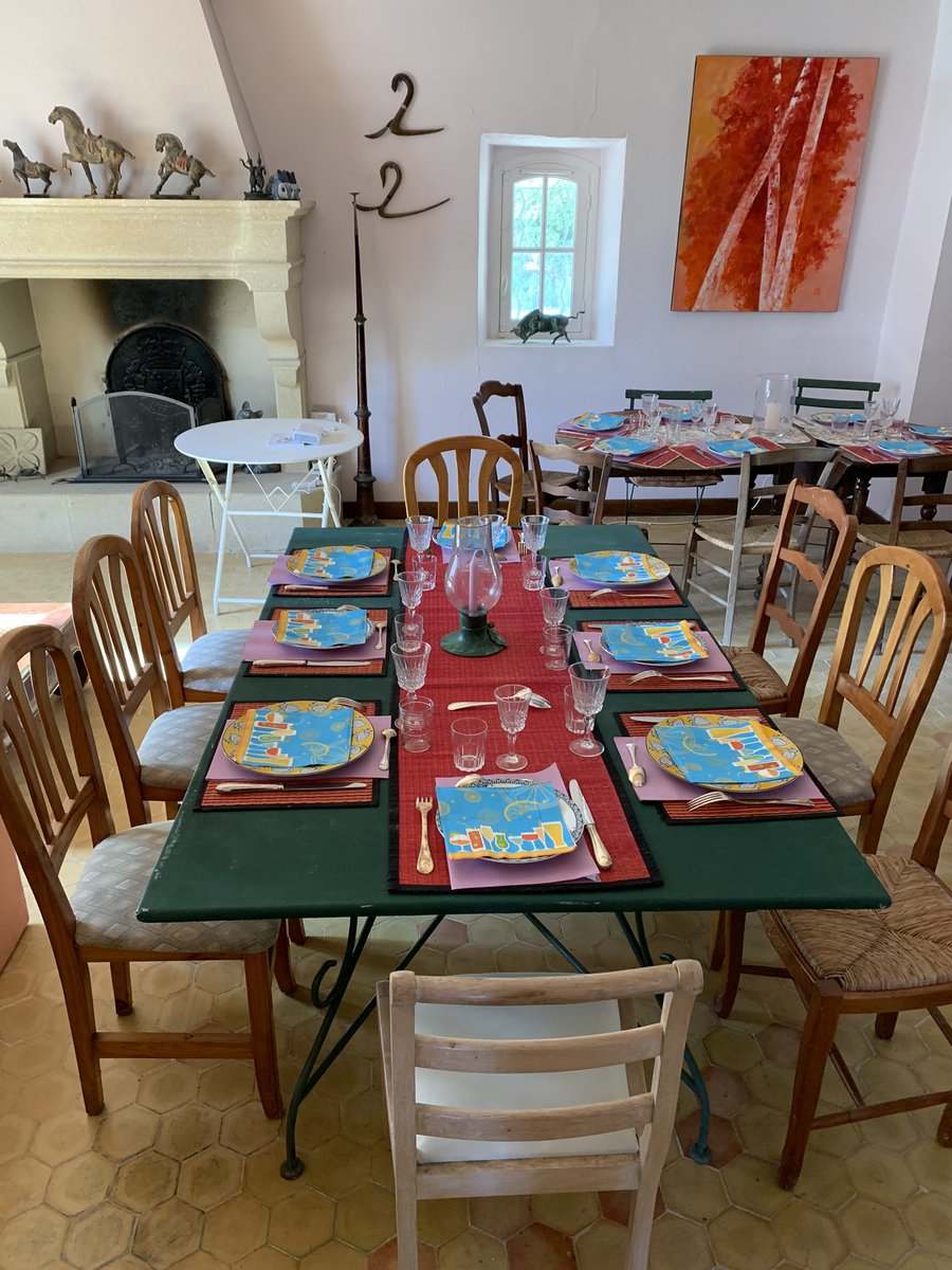 AmisMasMathieu's tweet photo. La pluie a cessé.Les dernières parcelles du #GFAmasMathieu #Gailhan attendent la colle pour vendanges à la main. Ce seront les derniers apports à #LaGravette #Corconne. Après les efforts, le réconfort attend les vendangeurs avec des tables bien préparées et une rouille de #Sète. https://t.co/YI6hsDOzt3