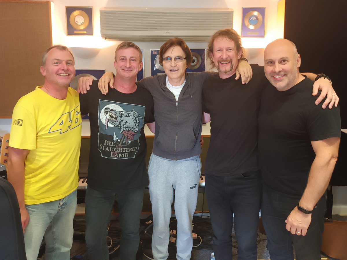 fugitiverock's tweet photo. Just over 2 weeks until this happens... It'll be good to be there at @kks_steelmill on Weds 12th October with Russ Ballard - Tickets available here: 
https://t.co/LiX9IFiUIN
#BritishRock #musicislife #wolverhampton @WhatsOnWolves @BBCRadio2 https://t.co/5A4DE5q4va