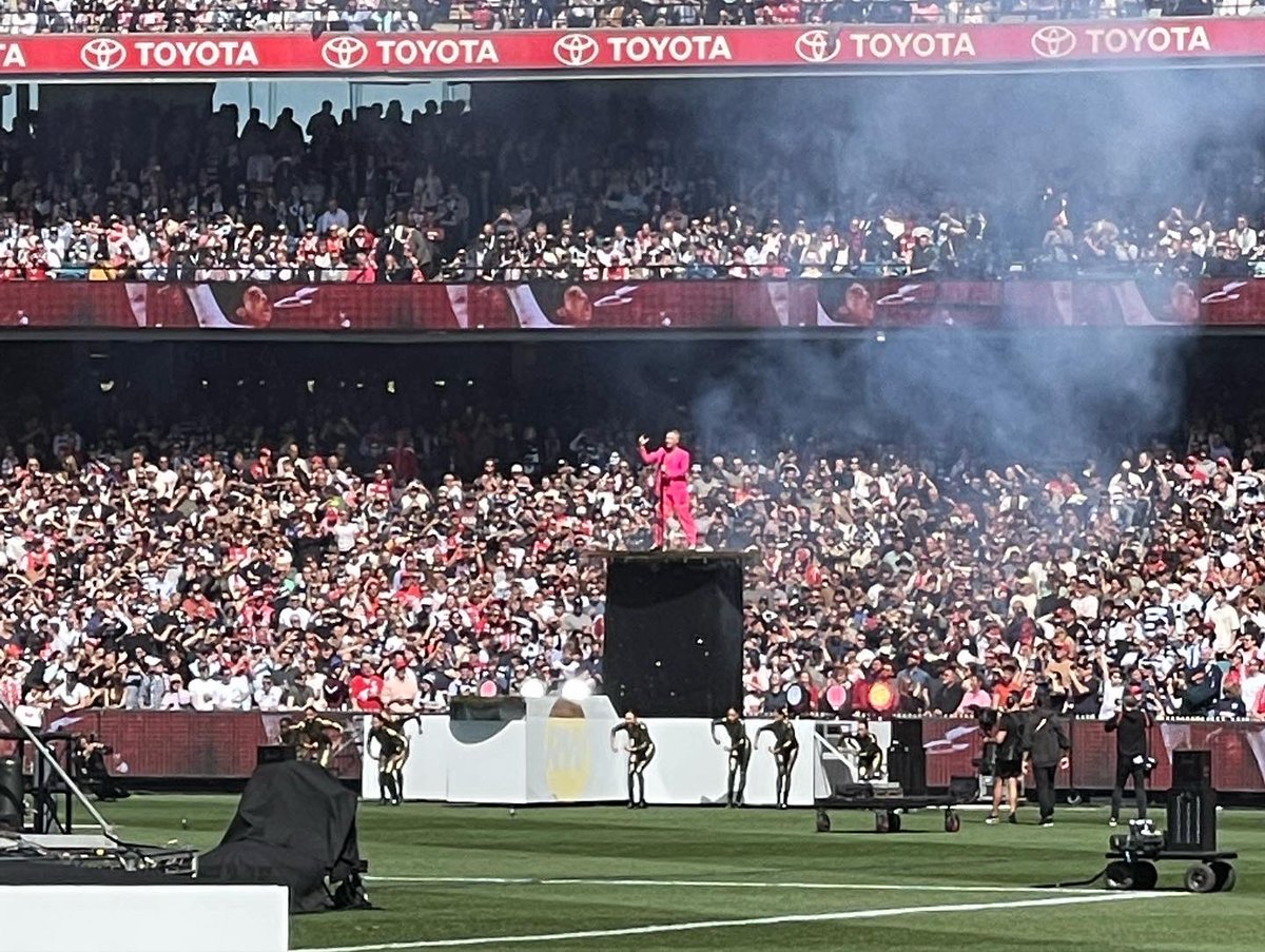 svenna14's tweet photo. Great to have the @AFL #GrandFinal back home at the @MCG without doubt @robbiewilliams should of shared the #NormSmithMedal with #IssacSmith https://t.co/OiSFfglRn5