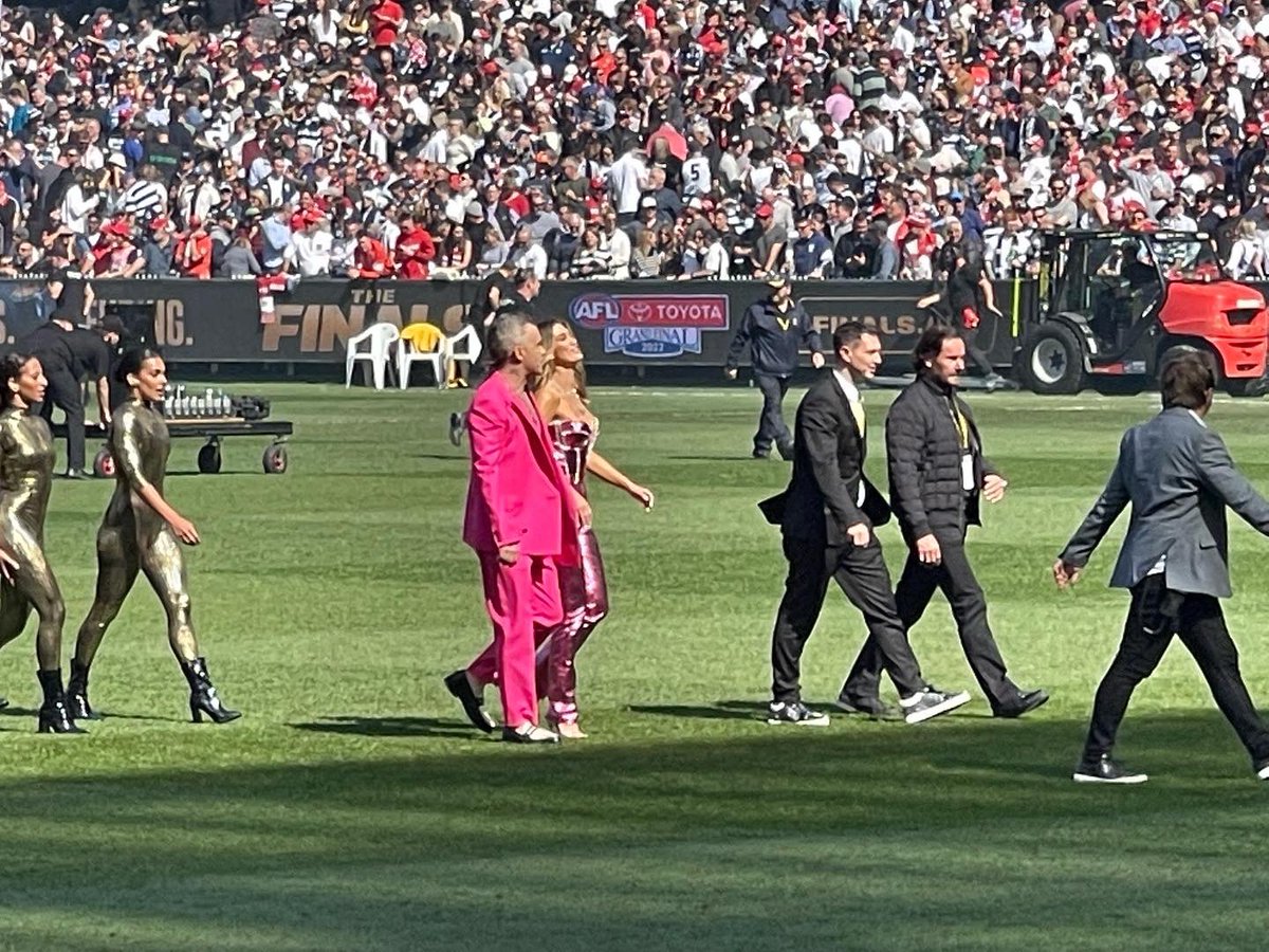 svenna14's tweet photo. Great to have the @AFL #GrandFinal back home at the @MCG without doubt @robbiewilliams should of shared the #NormSmithMedal with #IssacSmith https://t.co/OiSFfglRn5