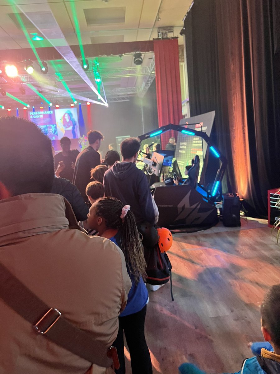 RipJakouille's tweet photo. Là file d’attente pour essayer le #thronos de @PredatorFrance 😅
Superbe événement #asnieresgaming !
Bravo https://t.co/rIyz1EPLaF