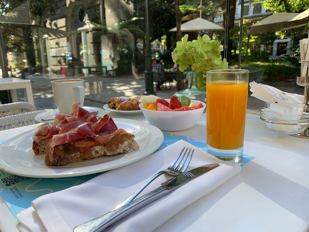 ¿Y qué le vamos a hacer si el 𝘃𝗲𝗿𝗮𝗻𝗼 y las buenas 𝘁𝗲𝗺𝗽𝗲𝗿𝗮𝘁𝘂𝗿𝗮𝘀 han decidido quedarse en 𝗩𝗶𝗴𝗼? 🤔⁣⁣
⁣
Desayunar en la terraza ☕🍩🙃⁣
⁣⁣
💻 granhotelnagari.com/reservas
☎ 986211111⁣⁣⁣⁣⁣⁣⁣⁣⁣
📩reservas@granhotelnagari.com⁣⁣⁣⁣⁣⁣⁣⁣⁣
⁣⁣