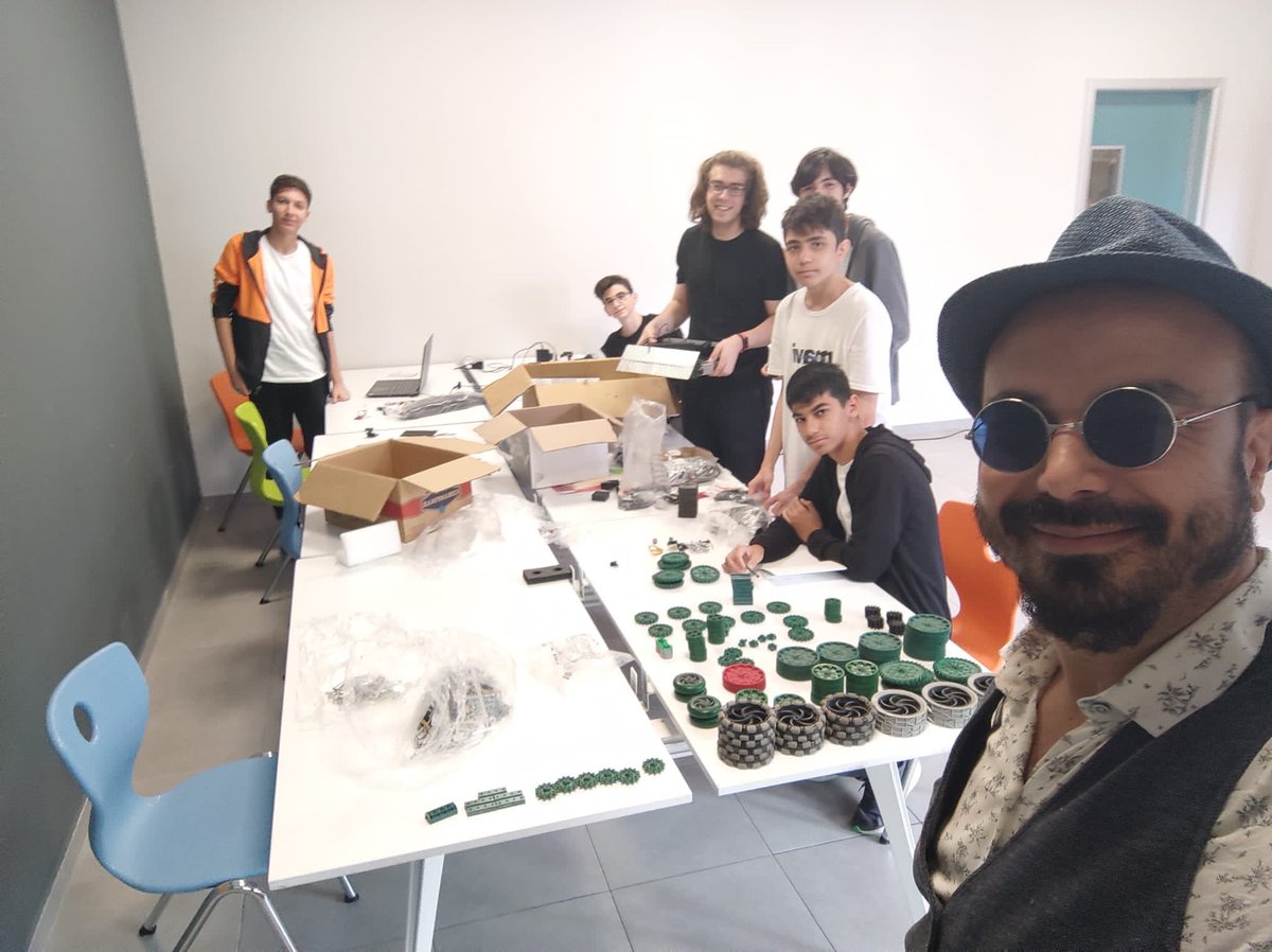 Vex takımımız tüm hızıyla çalışmalara başladı. Bekle bizi Amerika 😉<a href="/eebruoruc/">Ebru Oruç</a> <a href="/ayfer_bati/">Ayfer BATI</a> <a href="/DeryaOzkanYavuz/">Derya Yavuz</a> <a href="/aligundogdu44/">ALİ GÜNDOĞDU</a> <a href="/mbaokullari/">MBA Okulları</a>