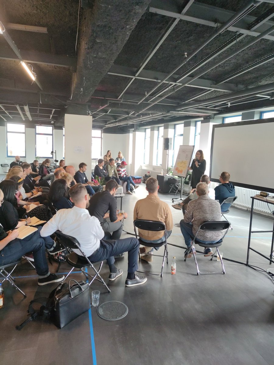 dragonlord211's tweet photo. #agileipzig erste große Session des Tages. https://t.co/4C7PuUdTxX