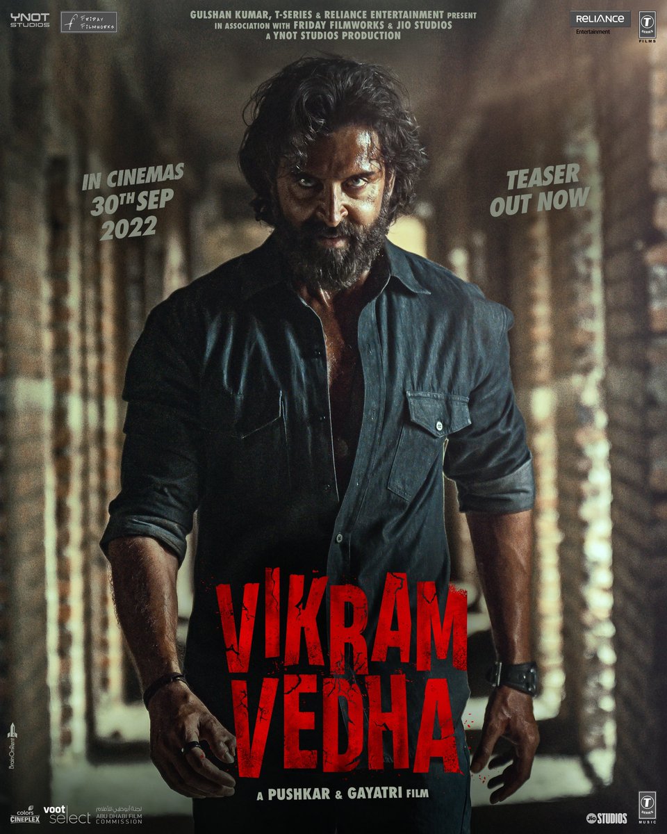 FilmyUpdatesv's tweet photo. Teaser of #VarunDhawan and #KritiSanon starrer #Bhediya to be attached with the prints of #HrithikRoshan and #SaifAliKhan starrer #VikramVedha.

#VikramVedha Realese In cinemas on 30 September 2022. https://t.co/0tcd9jjkqx