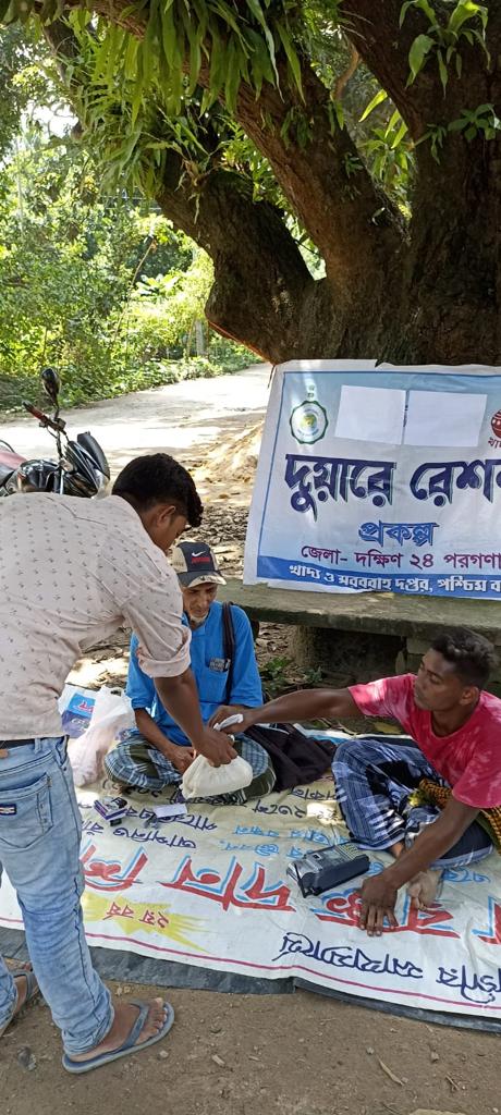 wbdfs's tweet photo. Distribution of Festive Items is going on under Duare Ration in South 24 Pgs District.
#KhadyaSathi
#DuareSarkar
#FestiveItems
#EgiyeBangla
@egiye_bangla https://t.co/rrfAed0dBN