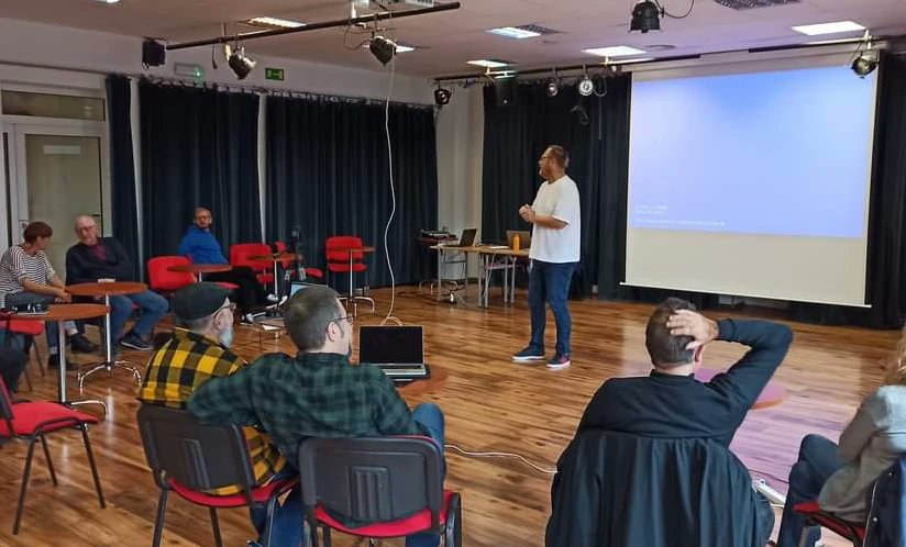 idea_gc's tweet photo. Tallers Internacionals al @CKWZ_ Polònia dins el projecte #ArtistontheWeb ,18 al 23 setembre
Participem amb Raquel Blanca, Jordi Gispert i @JosepBurset
Liderat per #CKWZ amb @idea_gc de Girona i @luetec de Nàpols com a socis.
Programa @EUErasmusPlus
#Ideagc
#Artistontheweb https://t.co/mCBn7n1VbL