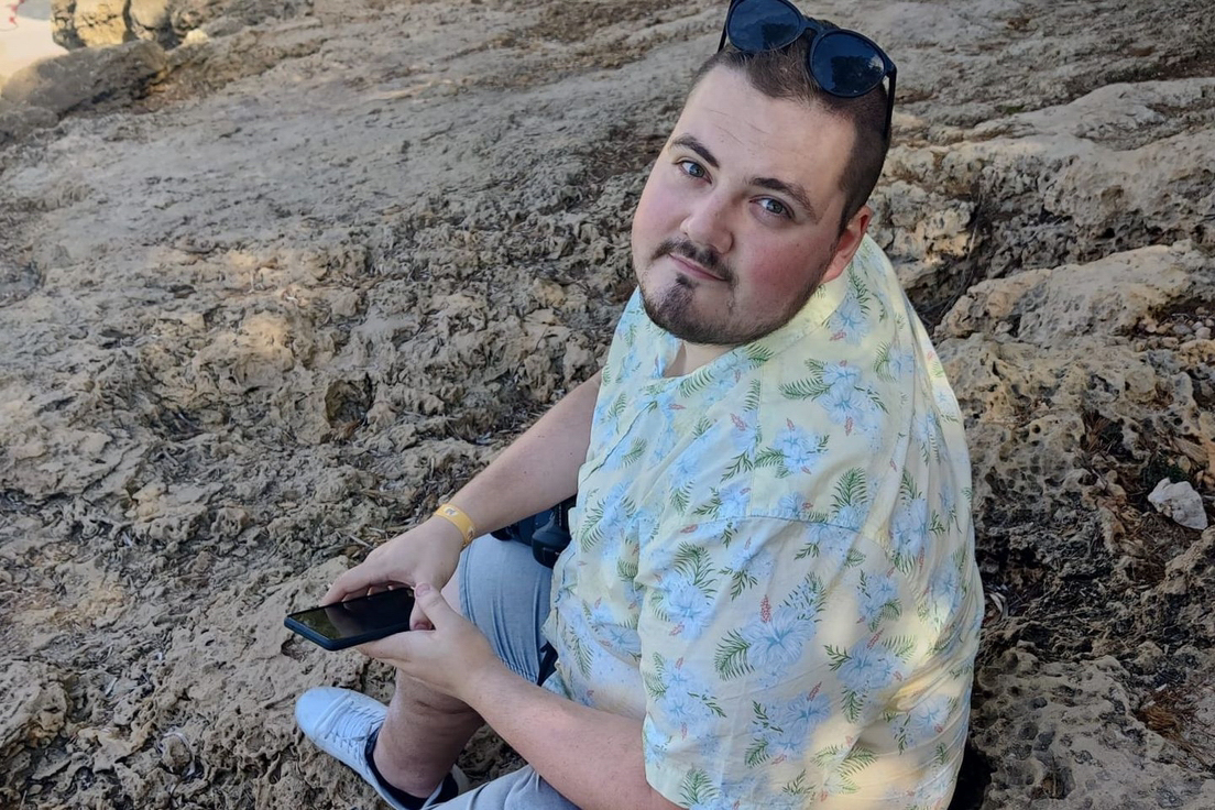 mediatvnl's tweet photo. Na een moedige en oneerlijke strijd tegen kanker is onze lieve vriend en collega Joëy Heijstek (24) afgelopen donderdag overleden. Joëy fotografeerde sinds december 2017 voor MediaTV. Hij laat een groot gat achter en hij zal enorm worden gemist.
https://t.co/PejAlX3Dxt https://t.co/T8FudRYlnJ