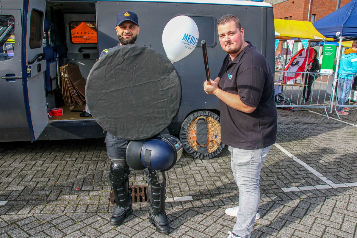 mediatvnl's tweet photo. Na een moedige en oneerlijke strijd tegen kanker is onze lieve vriend en collega Joëy Heijstek (24) afgelopen donderdag overleden. Joëy fotografeerde sinds december 2017 voor MediaTV. Hij laat een groot gat achter en hij zal enorm worden gemist.
https://t.co/PejAlX3Dxt https://t.co/T8FudRYlnJ