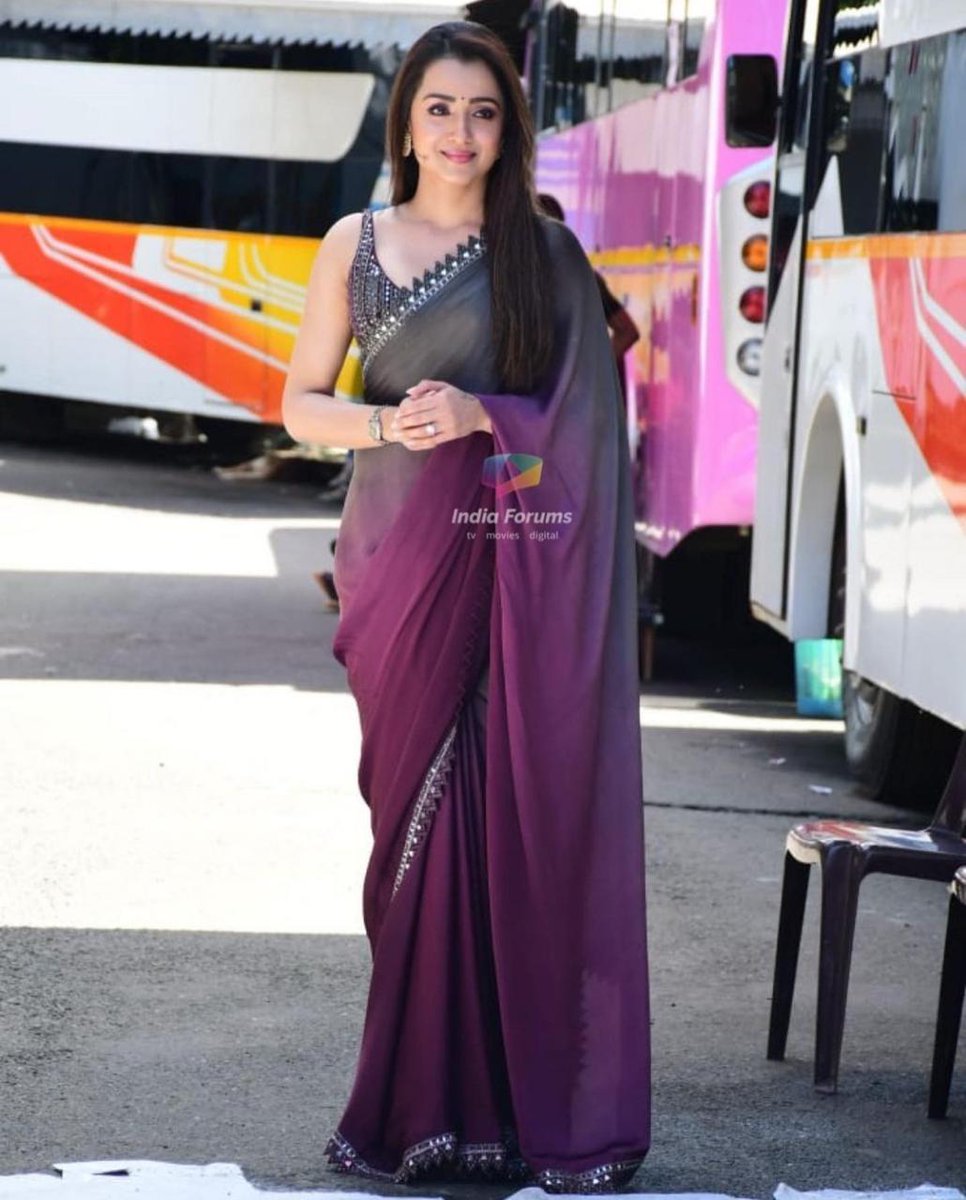 SowmyaSam93's tweet photo. She is in another league 🤩🤩
#Trisha #PonnyinSelvan
@trishtrashers 💜 https://t.co/Z1q342TpKL