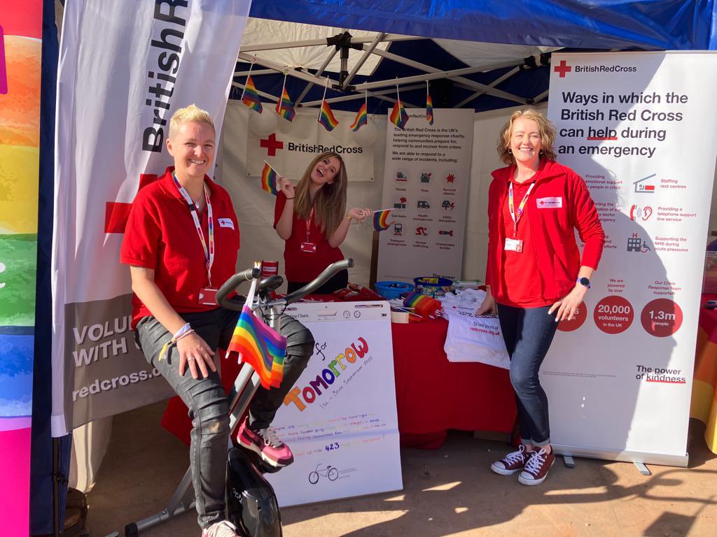 BRCWestMidsER's tweet photo. Central Emergency response team here at #BirminghamPride come say hello if you’re enjoying the parade 🌈 ☀️ 🆘 @BritishRedCross @CentralRedCross #powerofkindness #LGBTQIA #pride https://t.co/ufixJkrpX6