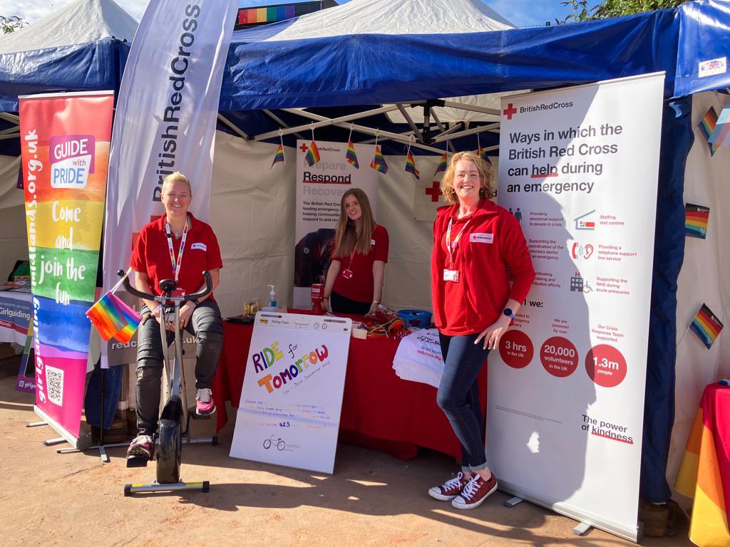 BRCWestMidsER's tweet photo. Central Emergency response team here at #BirminghamPride come say hello if you’re enjoying the parade 🌈 ☀️ 🆘 @BritishRedCross @CentralRedCross #powerofkindness #LGBTQIA #pride https://t.co/ufixJkrpX6