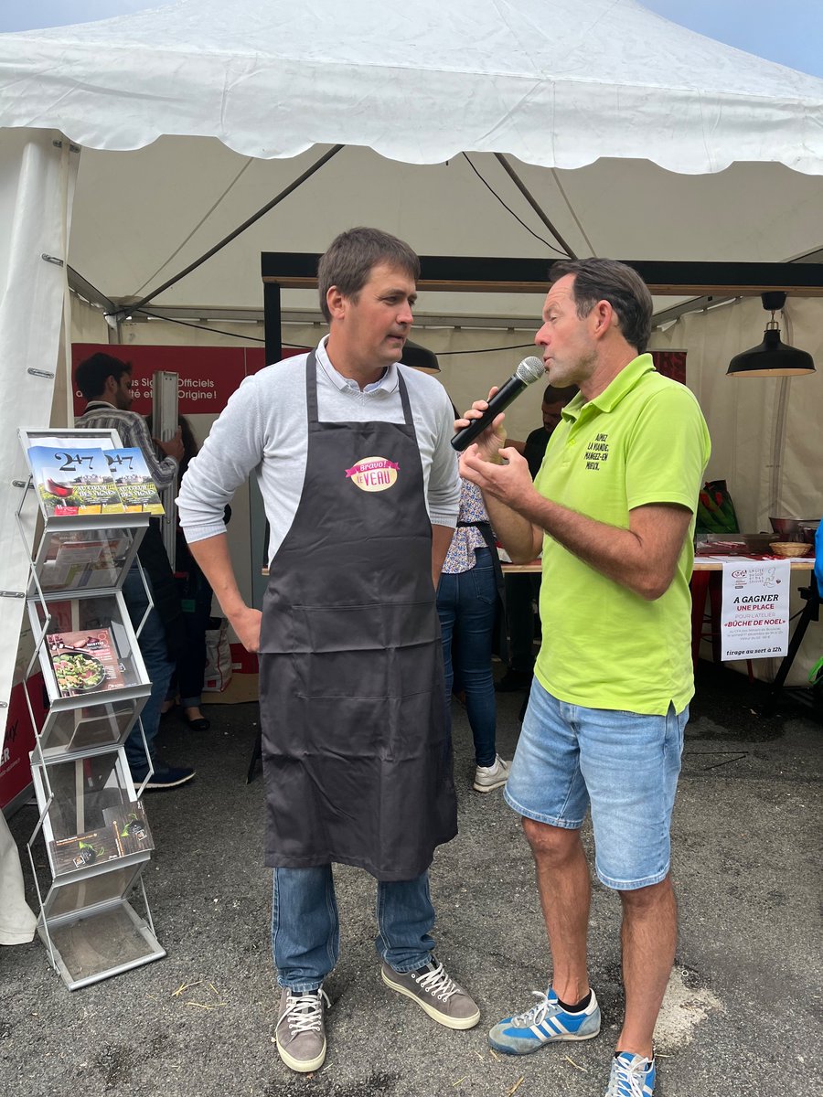 Interbevna's tweet photo. @VilledeSarlat, dégustations 🍴pédagogiques de #viande de #veausouslamère #fermier #limousin #IGP #LabelRouge avec l'@aana #citédugoût24 @artisanat24 #sobeval et #LimousinPromotion

Au programme : explication autour de la viande marinée et du tartare, des saveurs à associer 🍎🥝 https://t.co/jcF4BaFob9