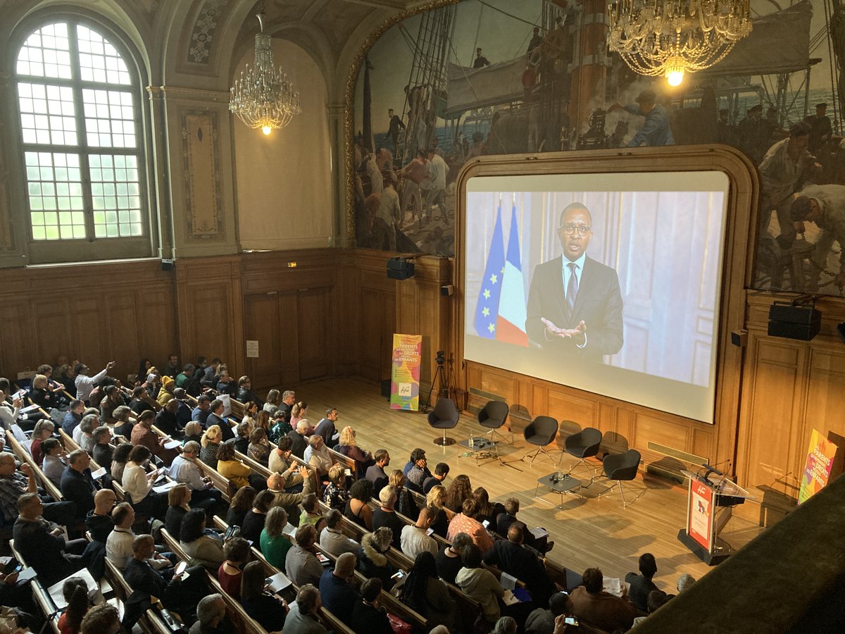 Message vidéo de <a href="/PapNdiaye/">Pap Ndiaye</a> adressé aux parents de la FCPE. "Au début du mois prochain, commenceront les concertations entre tous les acteurs de l'éducation. Je vous encourage à contribuer à ces débats locaux. Rien ne se fera sans vous." #congrèsFCPE