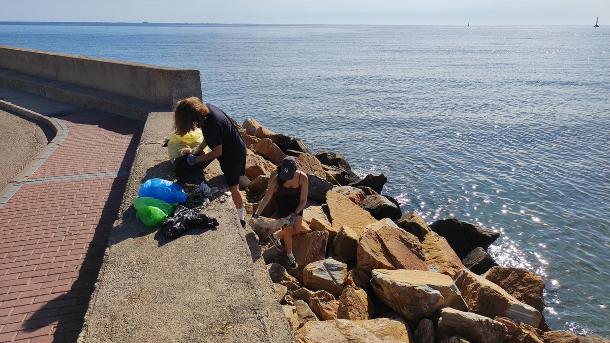 Proyecto_ISOS's tweet photo. Seguimos con el #Protecto_ISOS Hoy ya más de 20 kilos de residuos recogidos en tan solo una hora en el espigón de la playa de La Llana de @SalinasSPedroPR coincidiendo con el Campeonato de Kayak de Mar de @juegos_del_agua https://t.co/1WQ5CRc8Mq