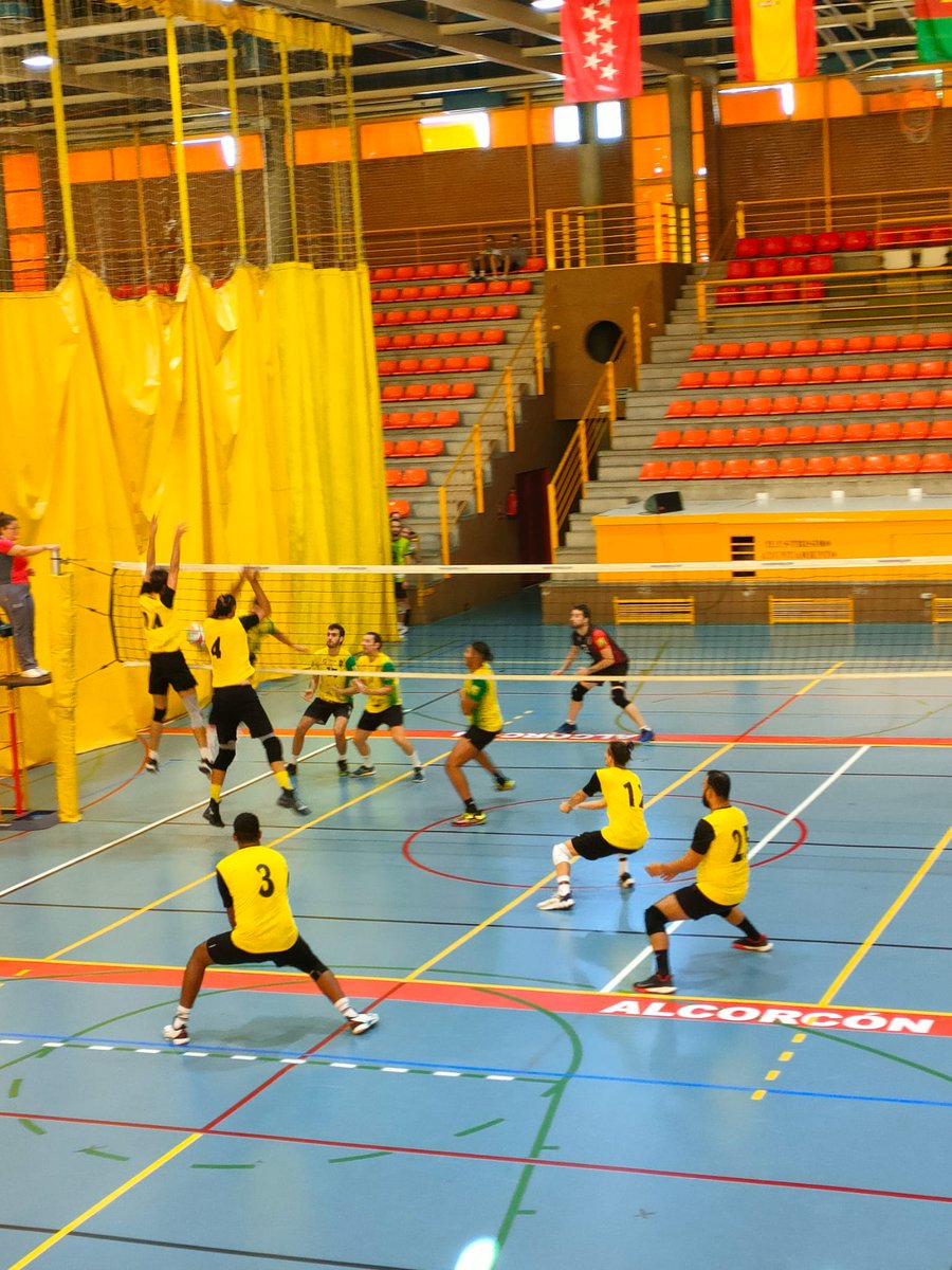FMadridVB's tweet photo. ¡La importancia de la estrategia!
Las tres pistas del Polideportivo de Los Cantos, Alcorcón, funcionan a pleno rendimiento! 🙌
#CopaCAM, #Voleibol #VoleibolMasculino, #FMVB https://t.co/YEicUEFZgf