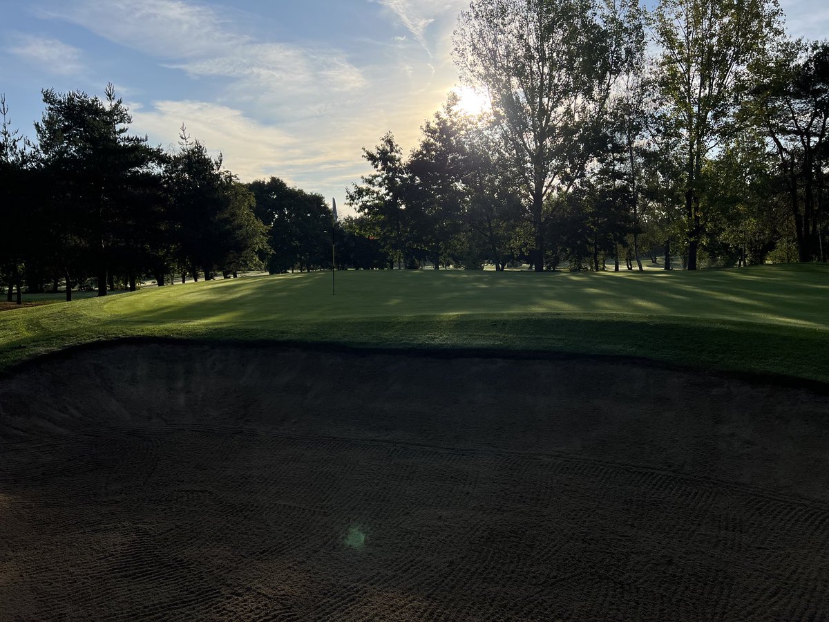 muswellhillgk's tweet photo. Course setup for finals day. Looks to be a great day for it⦠good luck to everyone playing! #golf #greenkeeping #autumn #coursesetup https://t.co/SAuw5hvUeU