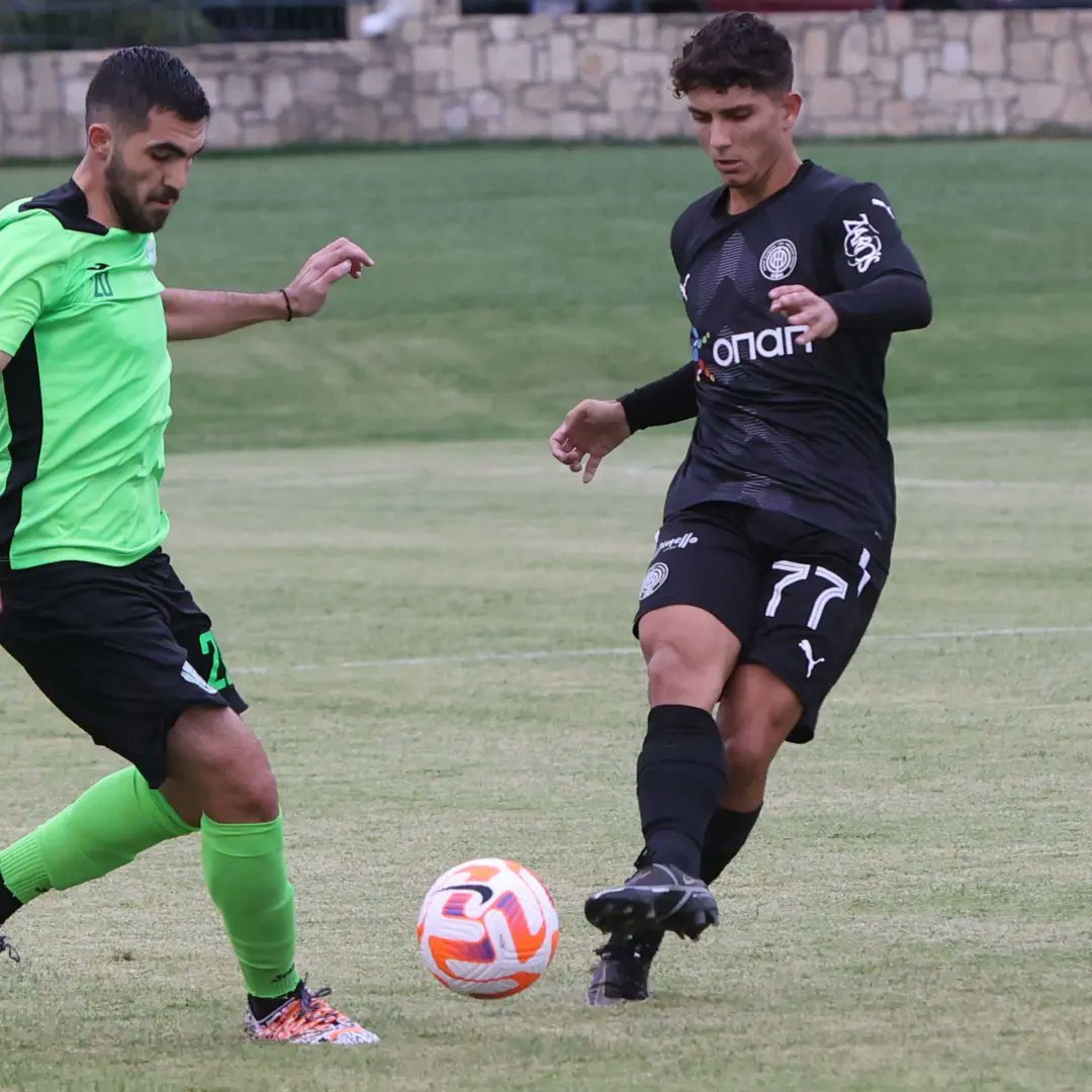 OFI_Crete's tweet photo. Πρώτη φορά με τους "μεγάλους" για τους Samer και Σπύρο! ⚫️⚪️
@SSDFT_AR #oficretefc #oficrete #ofifc #greece #football #crete https://t.co/c687ZIDAM2