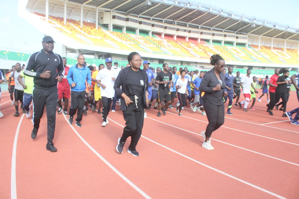 LidiBessi's tweet photo. C'est parti pour les #JournéesNationalesDuSport au #Togo🇹🇬.
Toute ma reconnaissance à SE madame le Premier Ministre, @DogbeVictoire qui a procédé au lancement officiel de cette journée au stade de Kégué ce jour.
Merci à tous.
Evitons la sédentarité, notre santé en dépend!
@GouvTg https://t.co/CfeZ3CyYhP