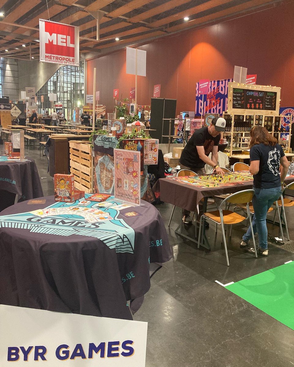 BYRgamesBE's tweet photo. @BiereALille - on est dans la place!!!
On a hâte de vous faire jouer.
Et en exclusivité, les 50 premières boites de Battle Fries sont en ventes. Également en pack avec la sauce Dallas de @BrusselsKetjep et la carte goodies dessinée par Ammo !!!
#battlefries #byrgames #bal22 https://t.co/PkxYC7rSBn