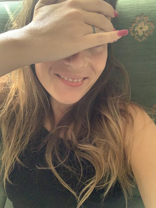 Hola!!!😃😃😃  Se me han pegado las s&aacute;banas 🤭🤭🤫 https://t.co/jAEHpspyk8<a href="/tag/chicascima"class="tags"><span>#chicascima</span></a>