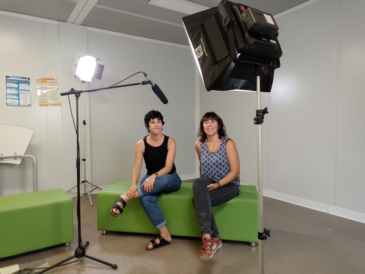 coeduca_t's tweet photo. Tractar la coeducació, la perspectiva de gènere i l'educació afectivosexual a les aules de secundària no només motiva als i a les estudiants, sinó que respon a les seves inquietuds. La Blanca i l'Eva i l'alumnat ens ho expliquen a l'IE La Barnola d'Avinyó #Coeducat https://t.co/5XKjHAVz46
