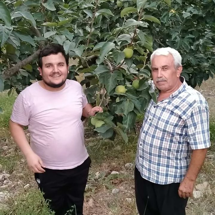 HidayetTufan1's tweet photo. 📍 KARAHAMZALI KÖYÜNDEN,
 Saim KARACAN ve Hikmet KARACAN Abimizin Hurma Bahçesini ziyaret ettim...✍️
👉Hastalık, #zararlı ve #gübreleme konusunda tavsiyelerde bulundum. #Unlubit ve #AkdenizMeyveSineği mücadelesi hakkında bilgilendirdim.
Tarımda başarının anahtarı #HTAGRO https://t.co/8nrcCMq5L9
