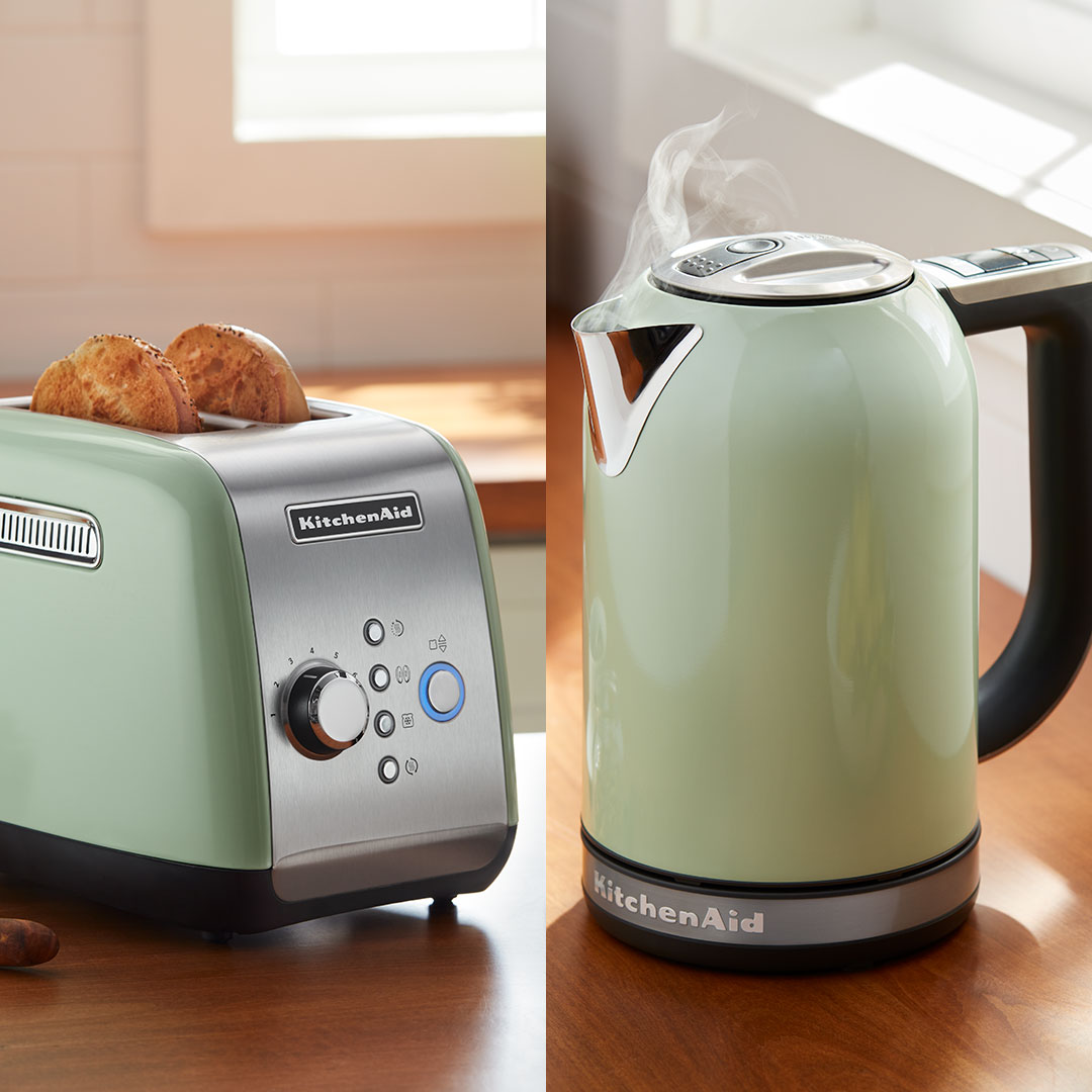 RCSnelling's tweet photo. Your favourite KitchenAid pieces... in delicious Pistachio 😍

View the collection today - https://t.co/apq0AxCudp

#kitchenaid #kitchenaidpistachio #colourfulkitchen #standmixer #blender #foodprep https://t.co/yLGPV6MzfZ