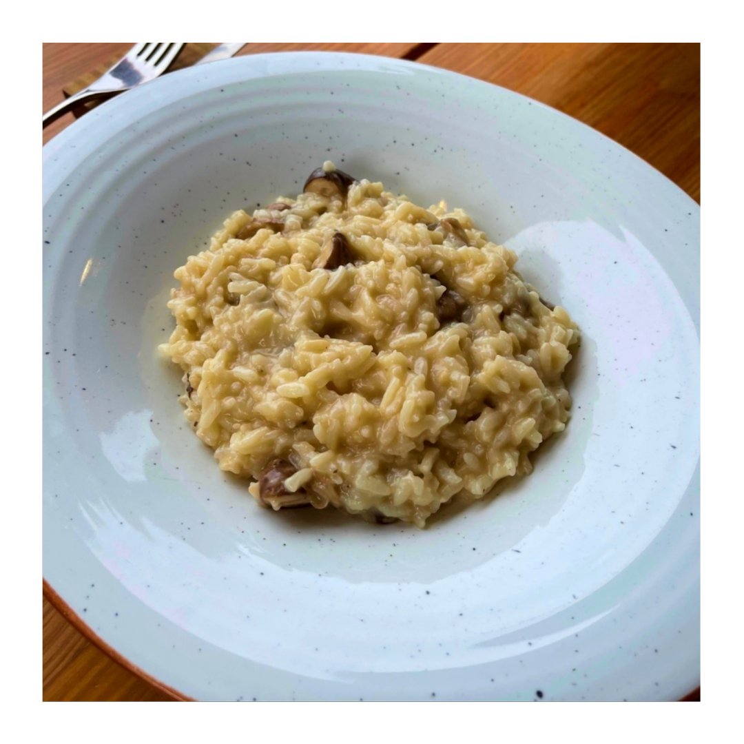 SavoyRestobar's tweet photo. Un arroz meloso de setas shitaki y trufa blanca siempre es un gran plan. Acércate a probarlo 😋
---
🌐https://t.co/agTgQK6pSe
☎️ 986 10 85 81
#savoyrestobar #herrería #pontevedra #pontevedreando #convistas #pontevedramola #pontevedralife #pontevedrate #pontelovers #arrozmeloso https://t.co/FftmSMjs6w