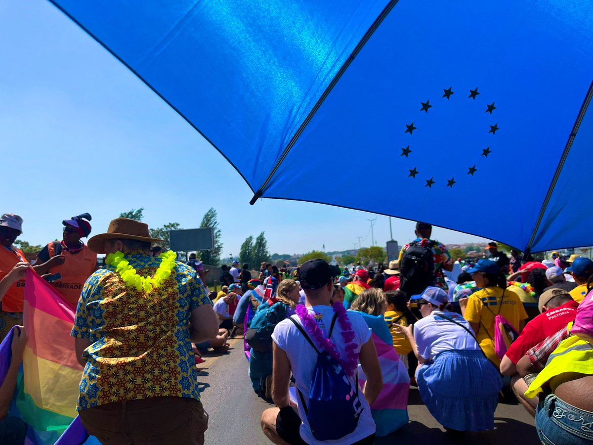 ElisabetFrisk's tweet photo. Love is in the air @ #SowetoPride @EUinSA #TeamEurope #EU4LGBT https://t.co/3N5HmvQOBD