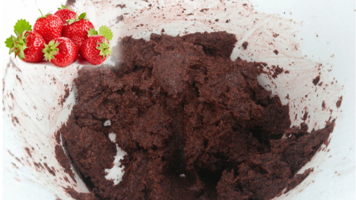 ideagro's tweet image. 🍓 Aplican bacterias a los residuos de fresa para obtener #biogás
Con este método, que emplea #microorganismos que consumen materia orgánica, los investigadores 👨🔬 obtienen sustancias que sirve para elaborar plástico, energía y #biofertilizante
agronewscastillayleon.com/aplican-bacter…