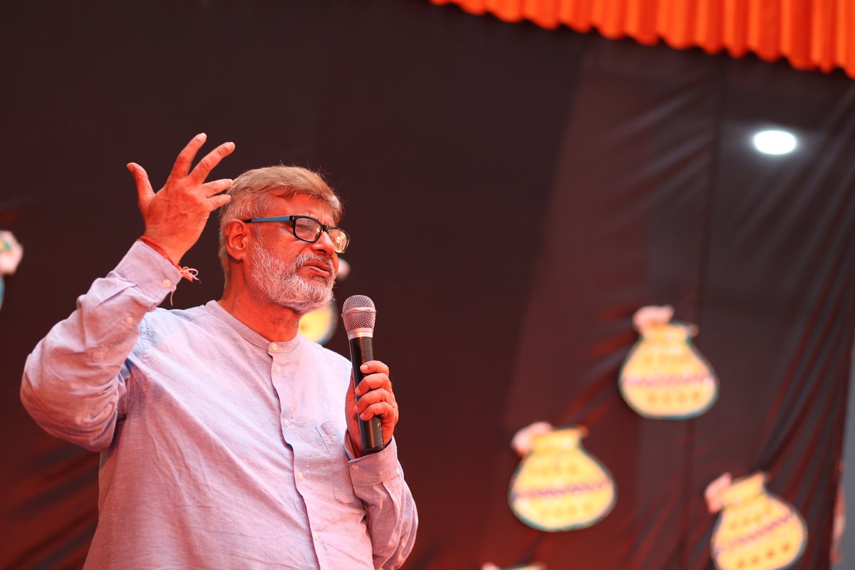 sdintschool's tweet photo. A glimpse of drama organized by Drama &amp; Theatre Club that took place at SD International School on Teacher's Day Sept 05, 2022 #teacher #teachers #happyteachersday #teachersofinstagram #teacherlife #mothersday #teachersfollowteachers #teachersofig #education #drama #theatre https://t.co/NeAAwE6awF