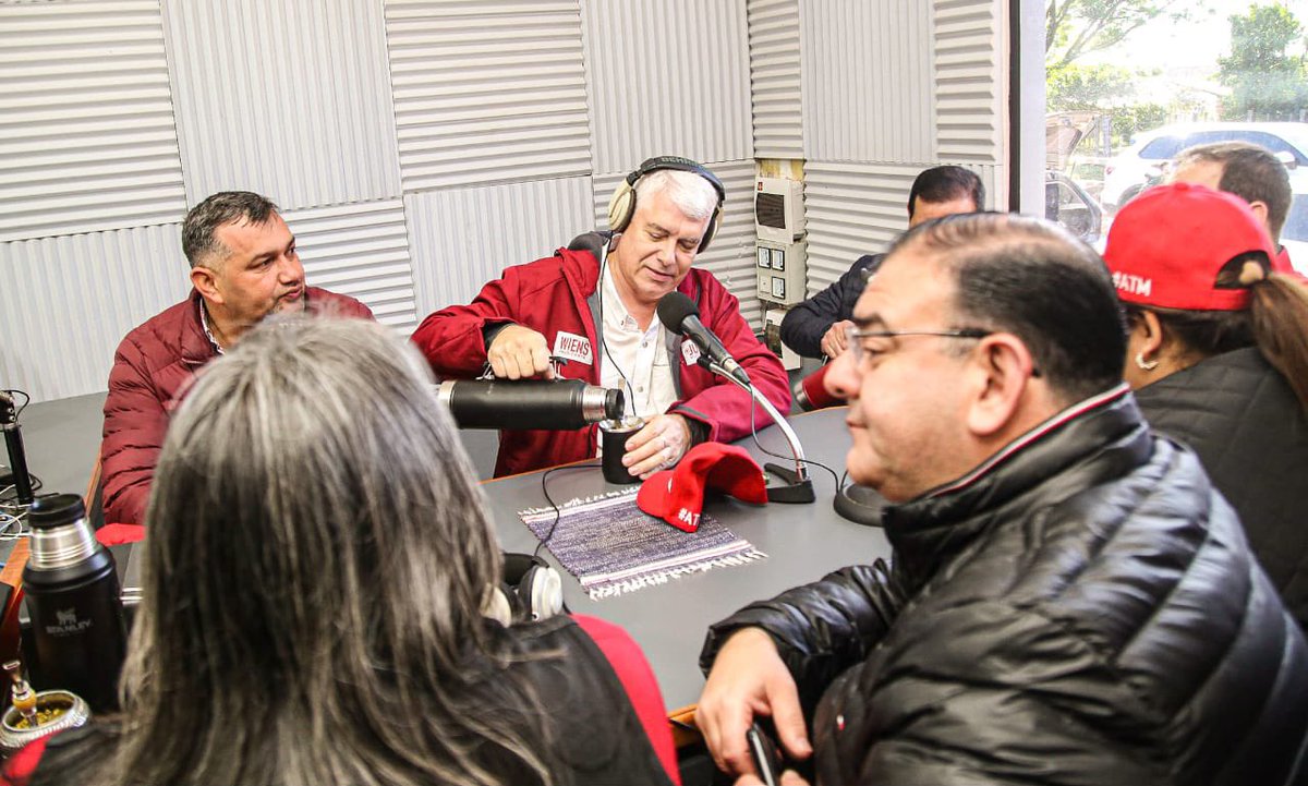 Muy buen día #Paraguarí iniciamos el segundo día de la #GiraParaguarí en La Colmena, con la mejor actitud listos para todo lo que se viene ¡Muchas gracias a todos! 

#AtodaMáquina
