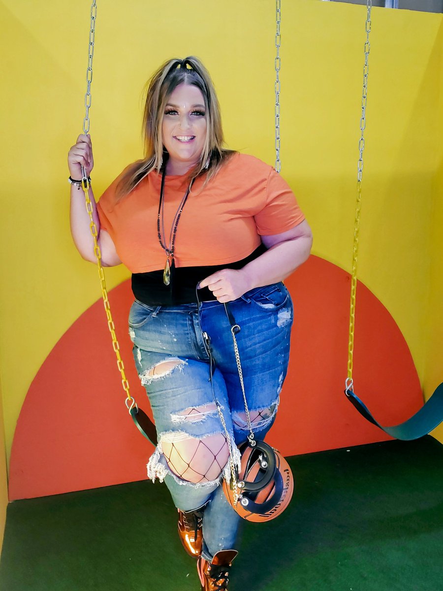 Selfie studio fun! #houseofselfies405 😍 paired <a href="/welovecolors/">We Love Colors🏴</a> fishnets under these distressed jeans for a fun fall look!