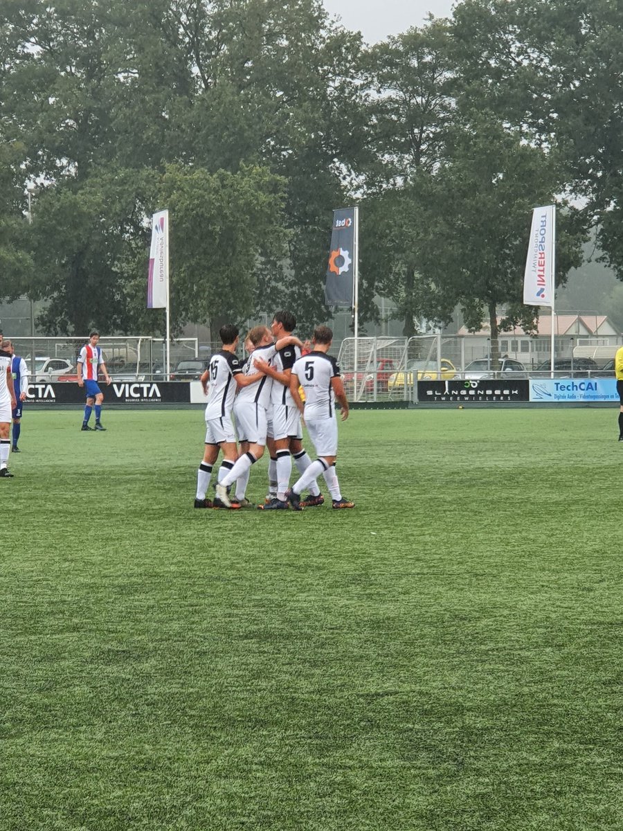 Doelpunt! Thijs van Gessel maakt dr 1-0 voor ATC