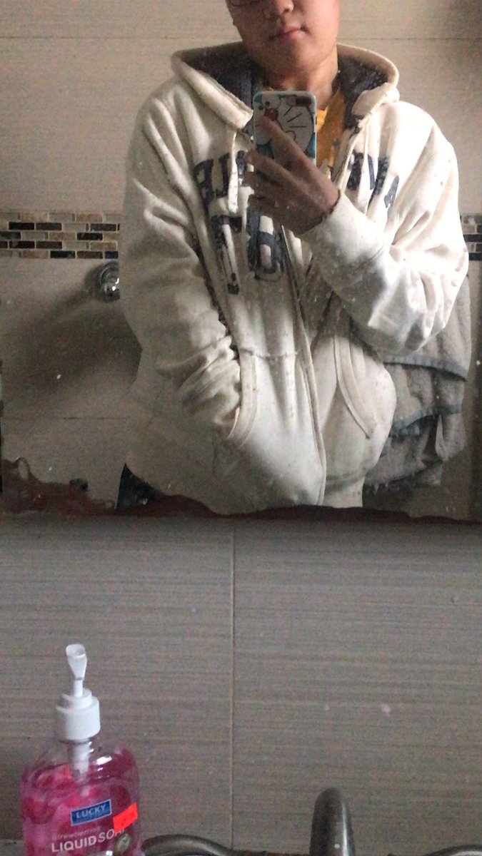 AlienPronny's tweet photo. 56 degrees in NYC rn…Fuck, I’m so colddd. I’ll be indoors all day because cannot with this weather. #cold #gay16 #comfy #NewYork https://t.co/xJECPNJLjV