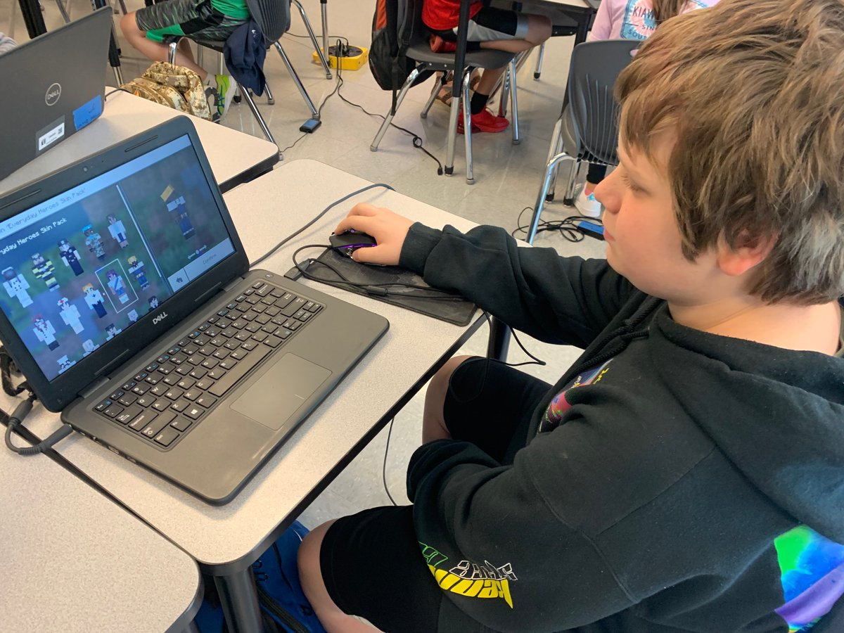 DEBORAHSINCLAR's tweet photo. Thanks to @emfanning24 @ocsdltfdir for running a high student interest Minecraft room for our @PBISRewards 3 week celebration.  #studentschoice. @DMSMedia411 https://t.co/IGkcFxN3mu