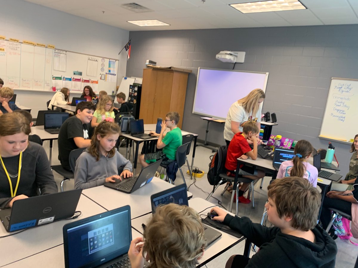 DEBORAHSINCLAR's tweet photo. Thanks to @emfanning24 @ocsdltfdir for running a high student interest Minecraft room for our @PBISRewards 3 week celebration.  #studentschoice. @DMSMedia411 https://t.co/IGkcFxN3mu