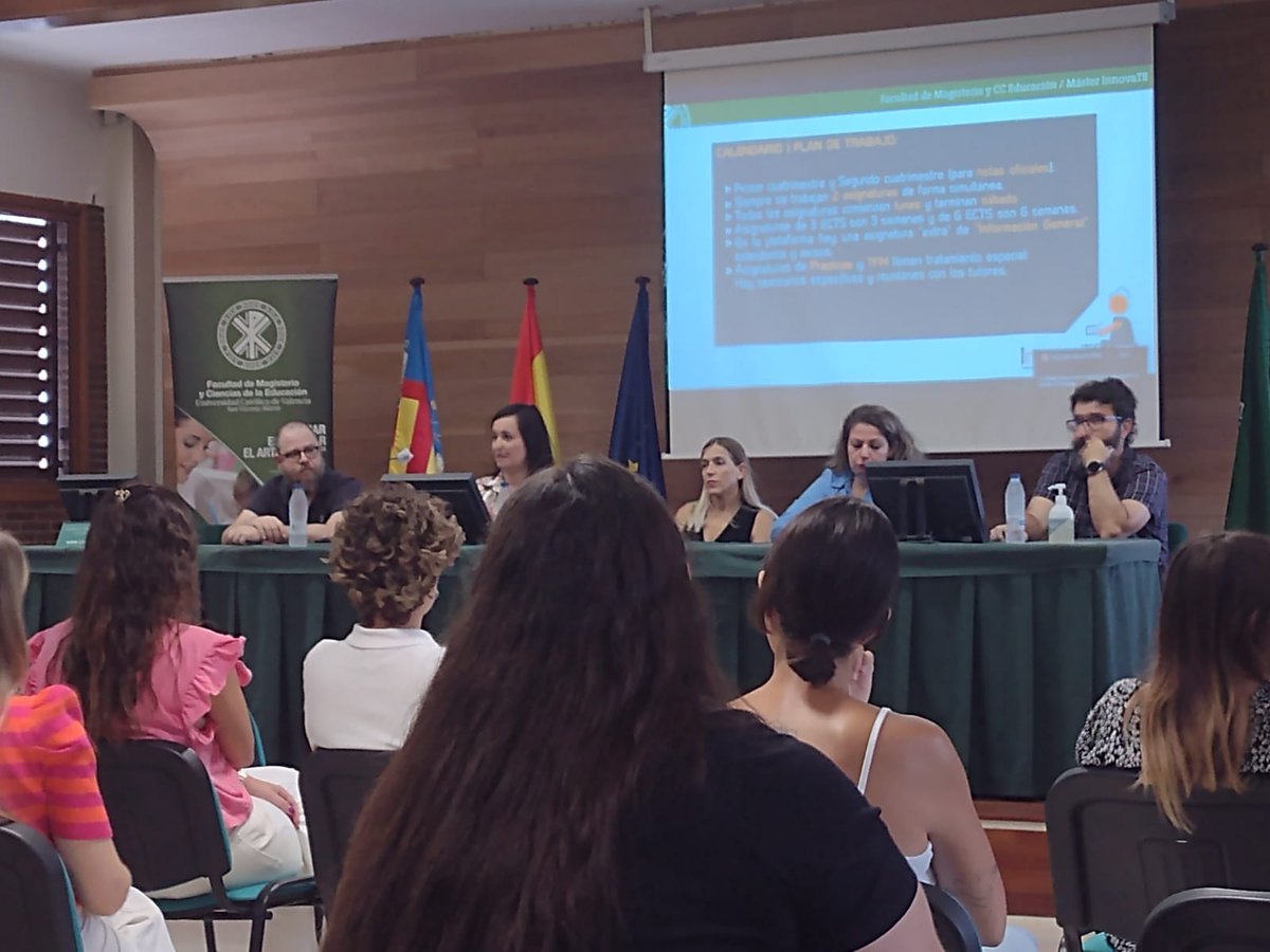KaelricVordaine's tweet photo. Un placer tenerte en la inauguración de la 10ª edición del Máster InnovaTE @ProfeFranNogale. Aprendizaje por descubrimiento, talleres de luz negra, audiovisuales y con smartphones. ¡Todo un lujazo estar conTI(C)go! https://t.co/uYxjFRsrUO