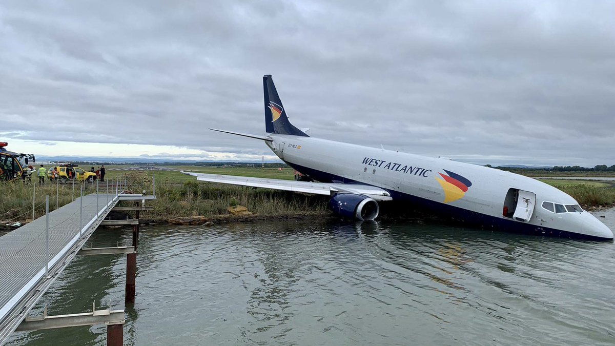 Presh_Info's tweet photo. Cette nuit un #avion (#Boeing 737) et #sortie de la piste à #Montpellier.          (BEA) https://t.co/VCSu8eJBcT